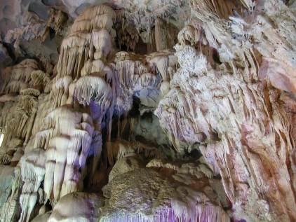 Ha Long bay Thien Cung cave